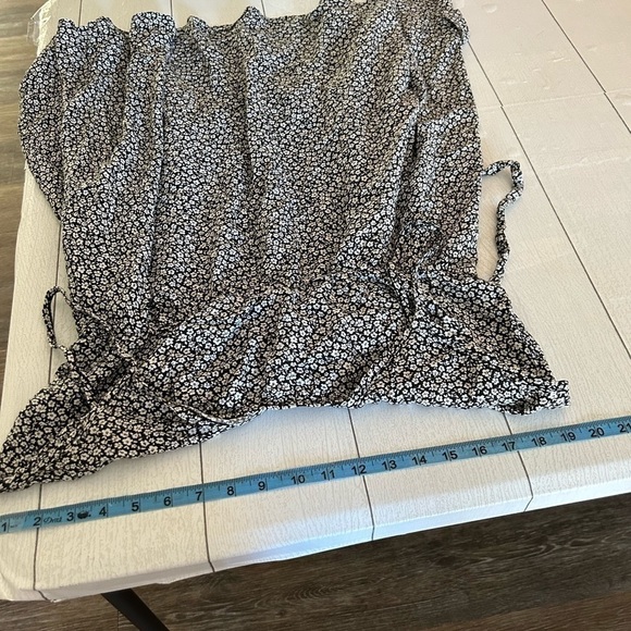 Ditzy floral print faux wrap dress size large - Picture 4 of 6